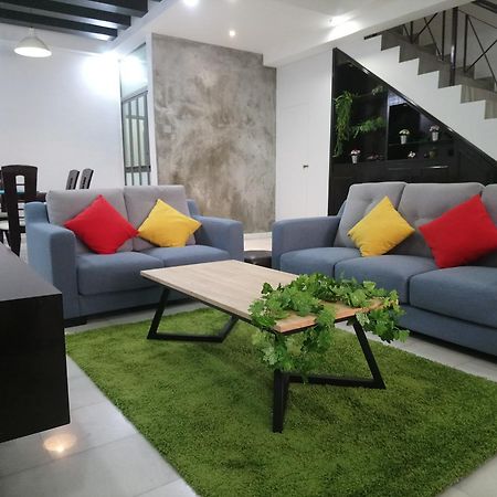 Jb Homestay Bukit Indah Wifi Ciq Mall Legoland Free Parking Johor Bahru Eksteriør billede
